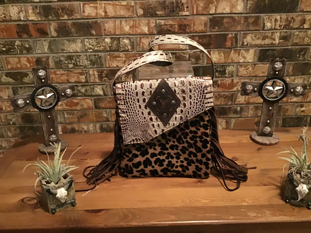 Cheeeta gator llarge cross body