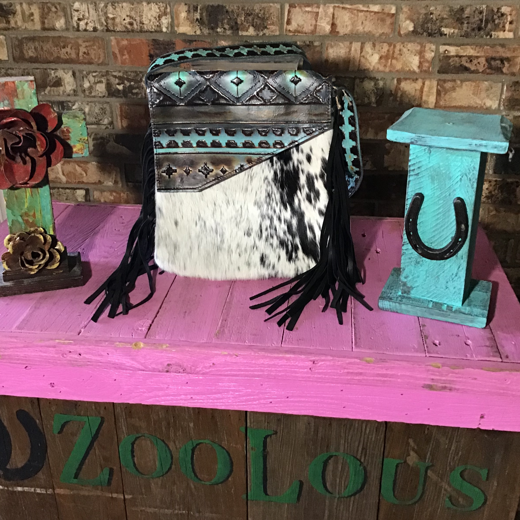 LARGE CROSS BODY Black/ white cowhide w flap